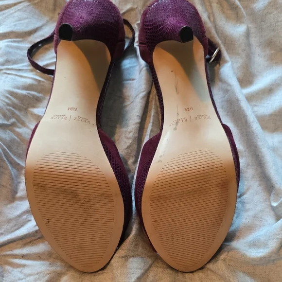 White House Black Market Burgundy Peep-Toe Heels - Picture 6 of 9